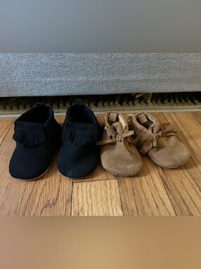 Old Navy Baby Shoes Moccasins Sizes 0-3 Months Brown & 3-6 Months Black Lot Of 2
